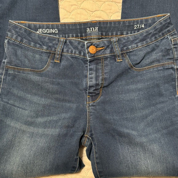 a.n.a. Denim Jeggings, Size 27 / Size 4, like new! - Picture 3 of 6